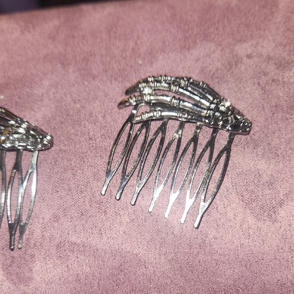 Skeleton Hand Hair Clips - Silver - Picture 4 of 4